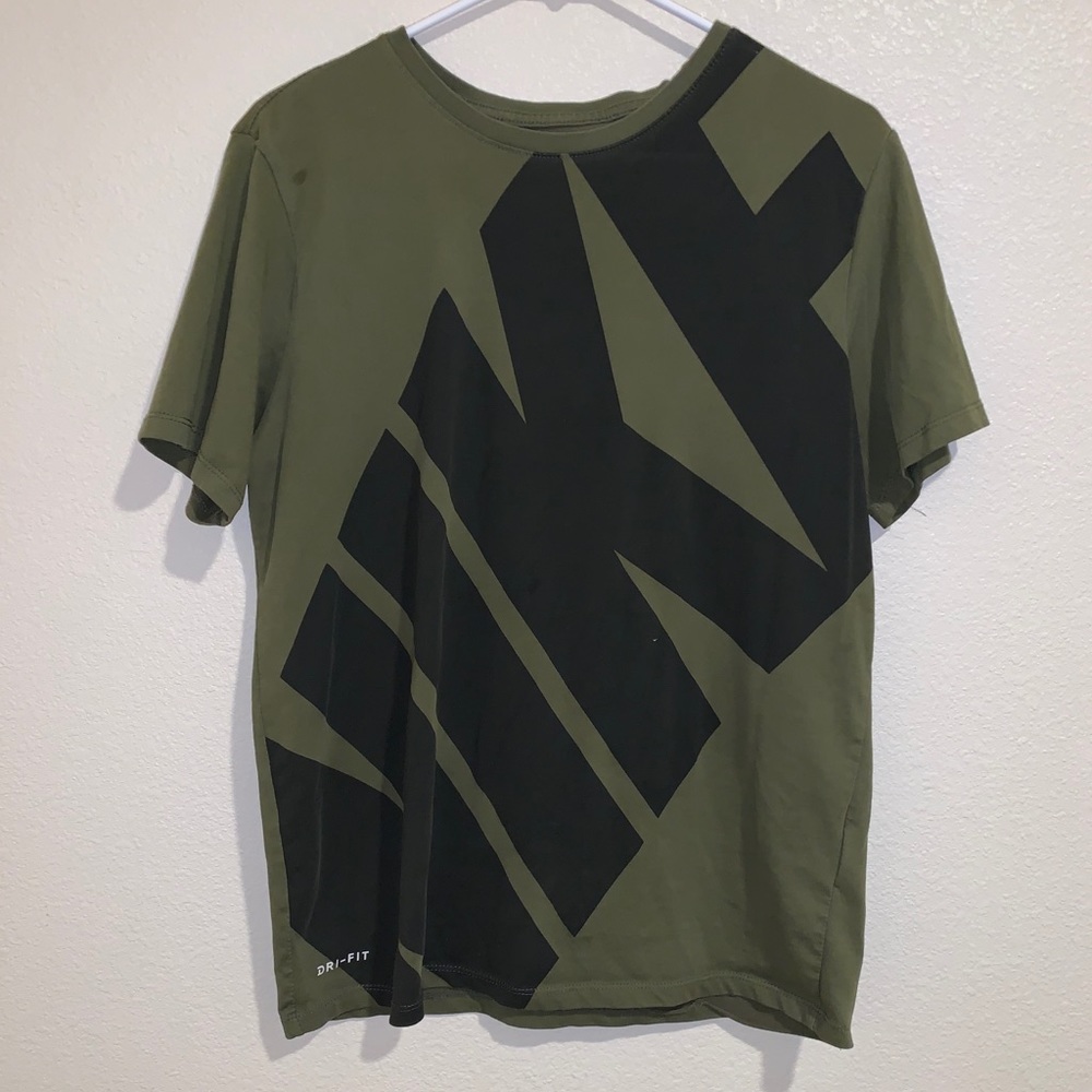 Men’s Nike shirt